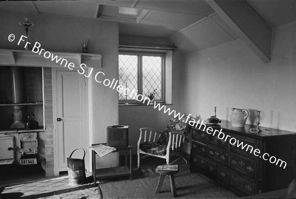 GLYN MYNYTHO COTTAGE INTERIOR